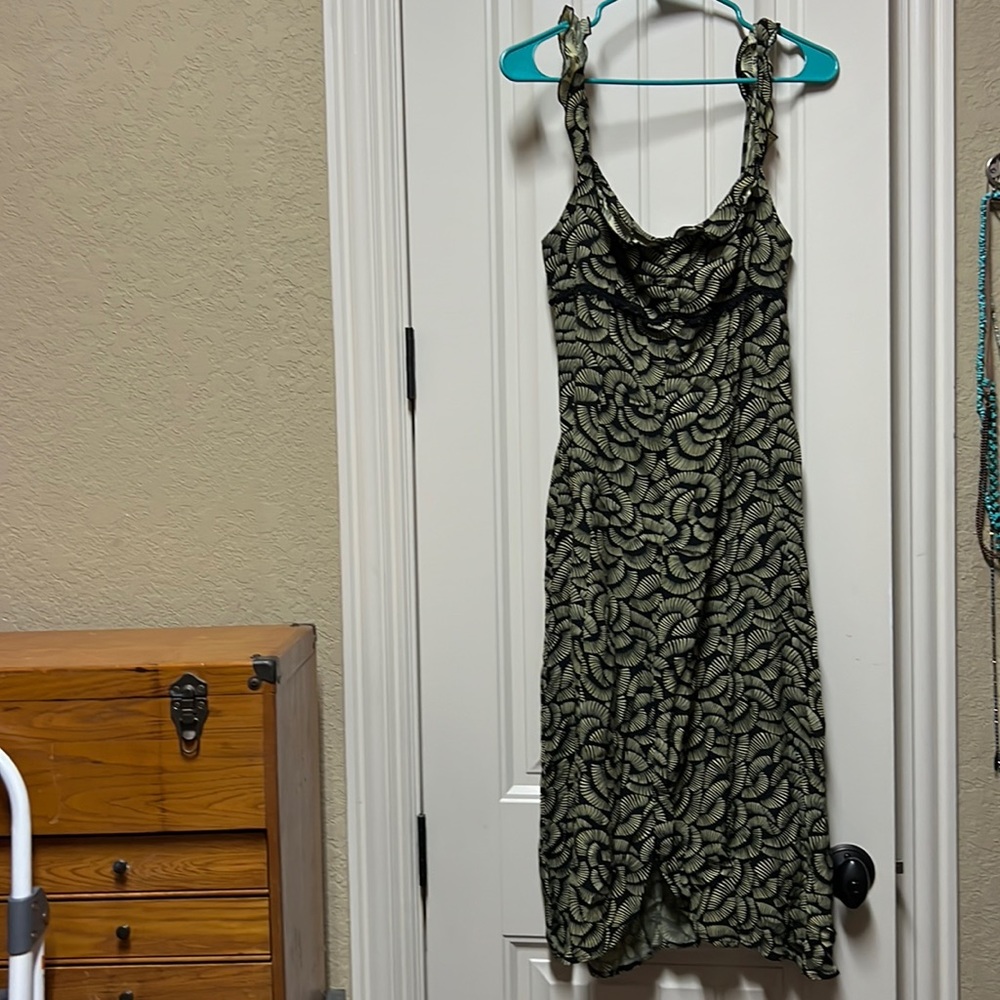 Black with tan swirl lines ruffle straps
